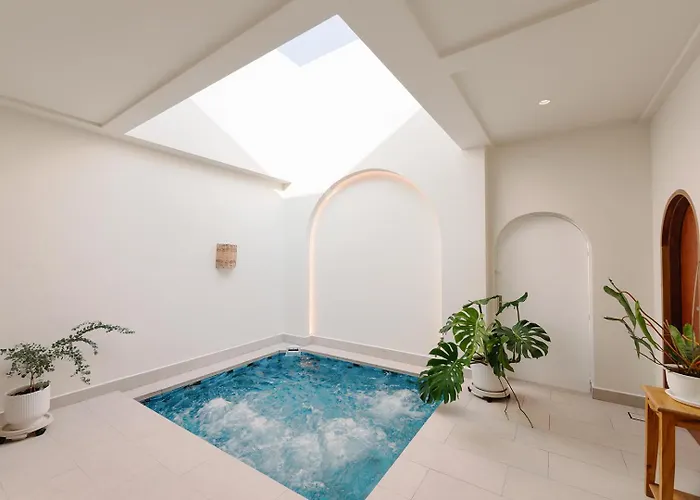 Mint Villa With Jacuzzi Pool